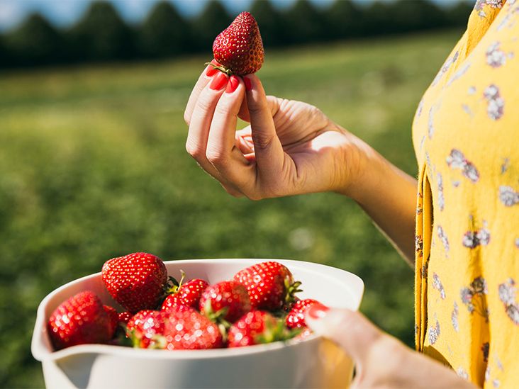 Learn how strawberries are good for your skin (Easy tips to make your skin look amazing).