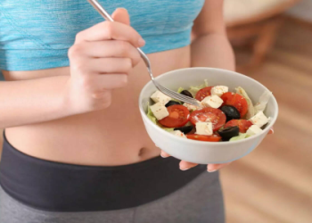 Can we eat jaggery in weight loss (Tips for using it smartly to achieve your fitness goals)?