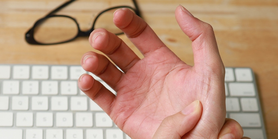 How to Stop Thumb from Twitching: 5 Shocking Mistakes You Didn’t Know You Made