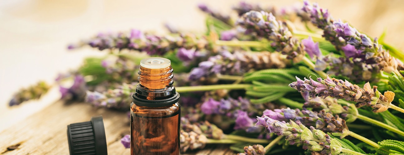 Are essential oils for feminine odor effective? Learn which ones work and how to apply them.