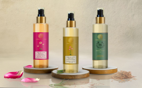Which haldi face wash is good for oily skin? Find great options to control shine effectively.