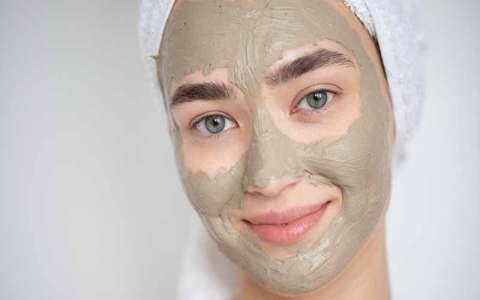 Is skin honeycomb a dangerous condition to have? Discover quick and easy ways to help clear up your skin fast.