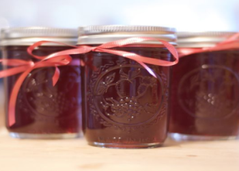 Why should you make homemade pomegranate jam? (It is surprisingly easy to make and tastes so much better)