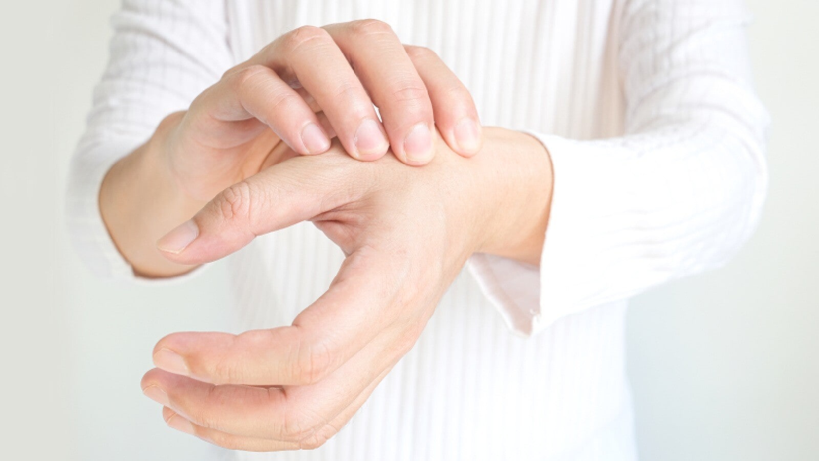How to Stop Thumb from Twitching: 5 Shocking Mistakes You Didn’t Know You Made