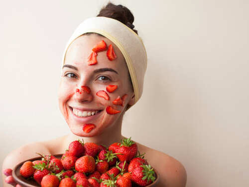 Learn how strawberries are good for your skin (Easy tips to make your skin look amazing).