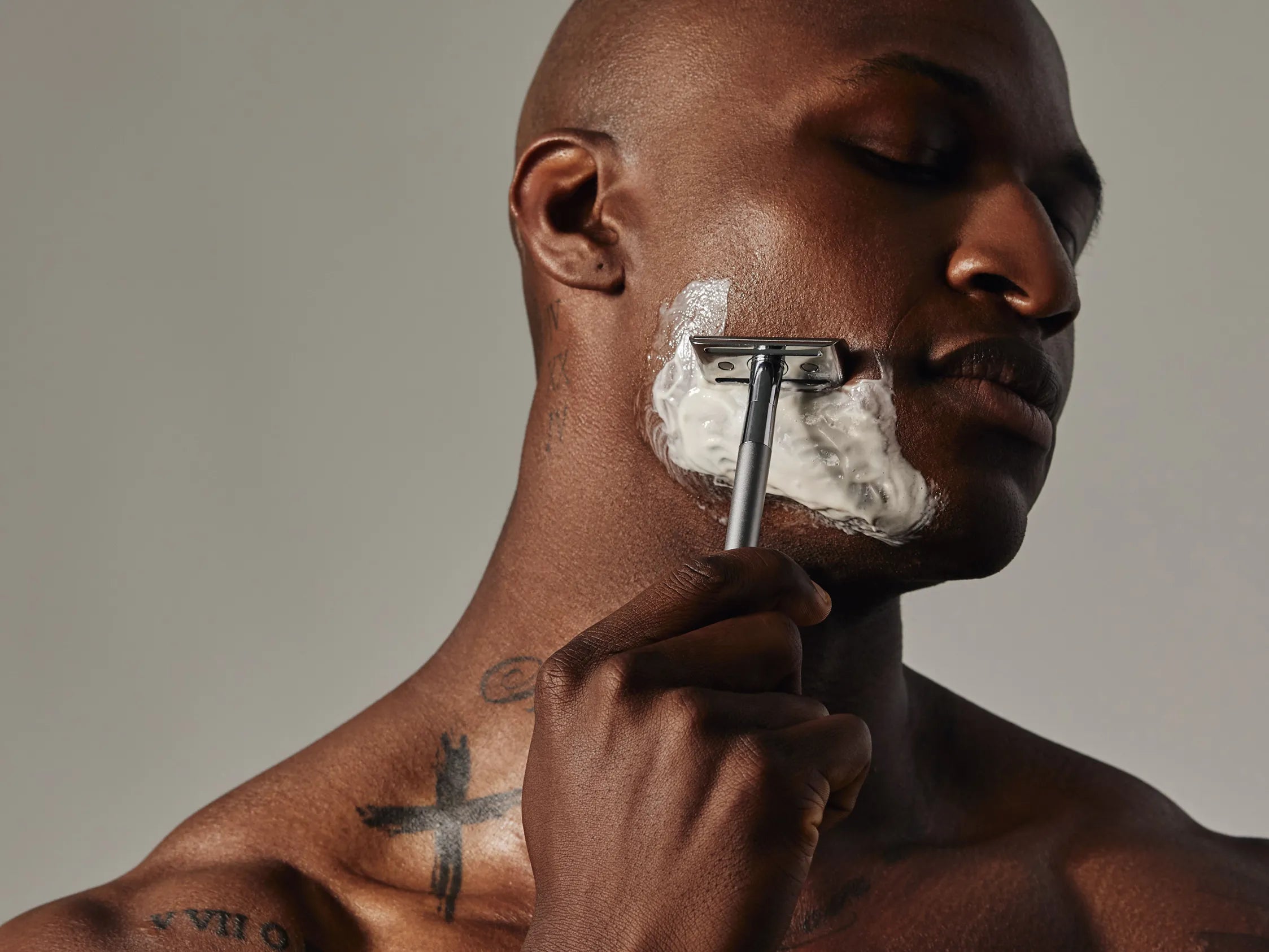 Shaving for black skin: how to do it right? (Get your best, smooth shave now)