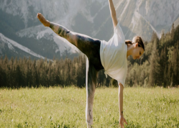 How to do a yoga pose with one leg up (A beginner guide to holding the pose longer)