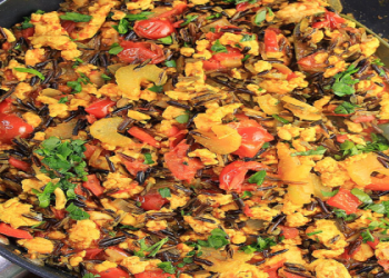 Counting calories in 4 oz rotisserie chicken without skin? Find the exact number easily here.