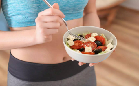 Can we eat jaggery in weight loss (Tips for using it smartly to achieve your fitness goals)?