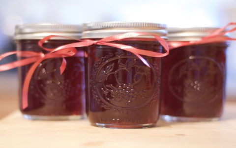 Why should you make homemade pomegranate jam? (It is surprisingly easy to make and tastes so much better)