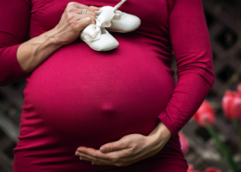 Color early signs of pregnancy urine: What different shades can tell you early on.