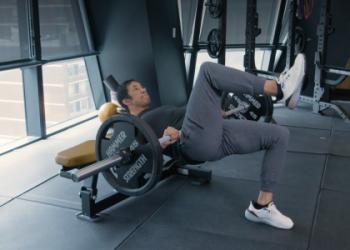 Searching for an alternative to leg extension machine? These bodyweight moves will build your legs safely.