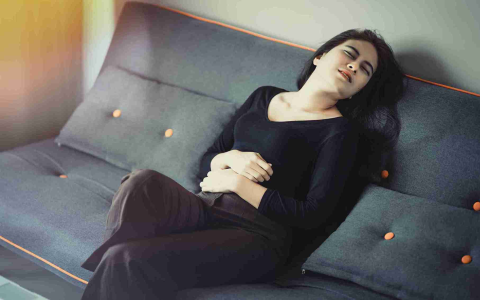 Natural Ways to Handle Week Before Menstruation Symptoms: 7 Safe Ideas